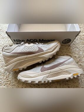 Nike ACG Zegama trail running shoes Men’s 9 Women’s 10.5
